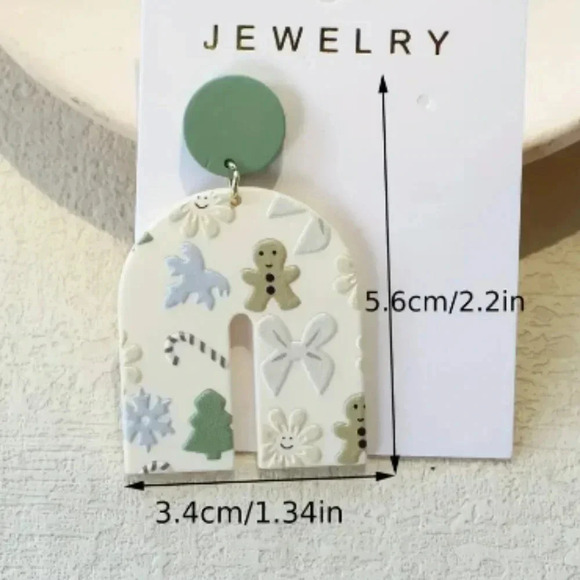 Green Tonal Gingerbread Print Holiday Christmas Earrings - Resin - NEW - Picture 3 of 3